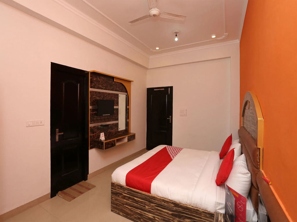 OYO 7812 Shree Radha Resort