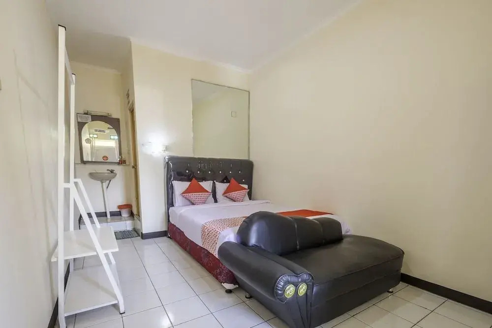OYO Flagship 1779 Syahransah Guest House