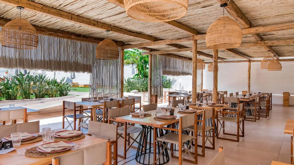 Cumeja Beach Club & Hotel