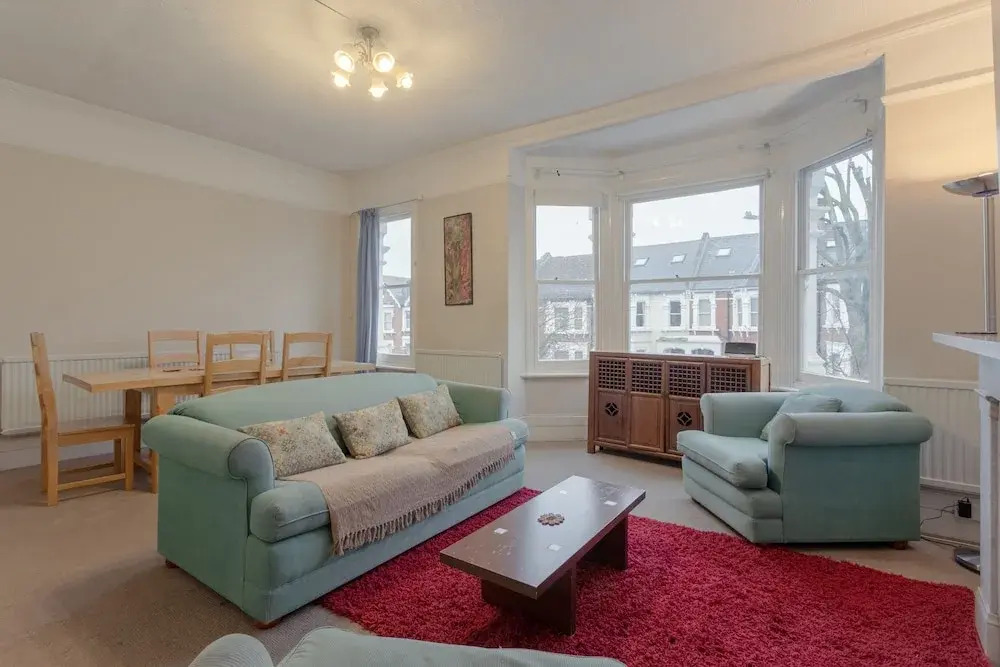 Lovely, Bright 3 Bed with Large Bedrooms