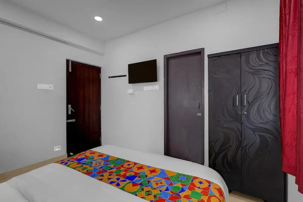 FabHotel Pavis Inn