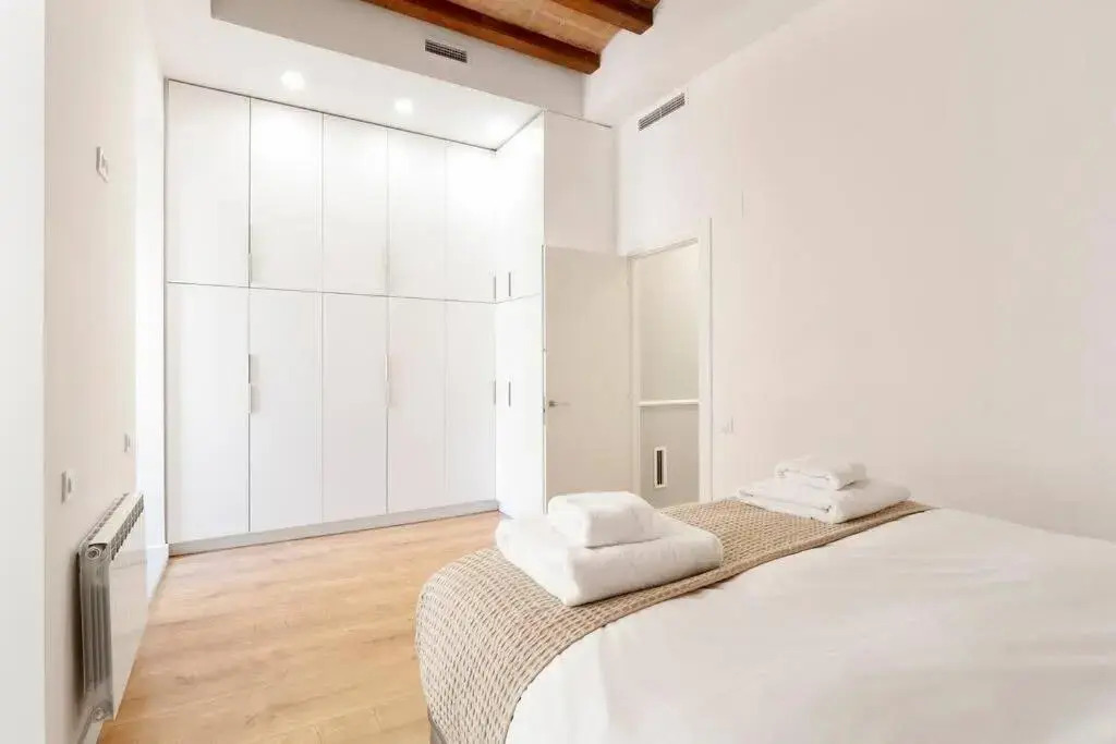 Arc de Triomf Luxury Modern 2-Bedroom 2-Bathroom