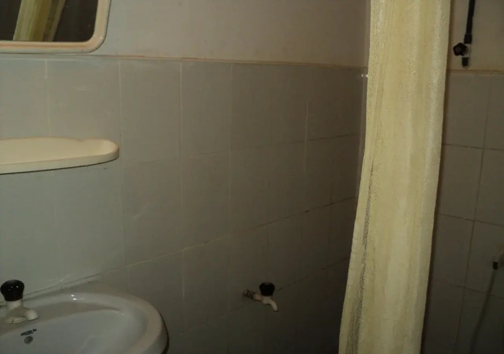 Four Teess Rest Inn