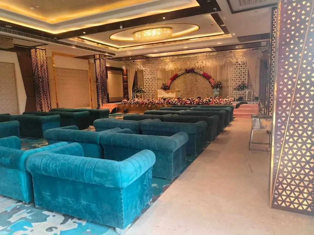 Four Leaf Hotel - AKOSHA
