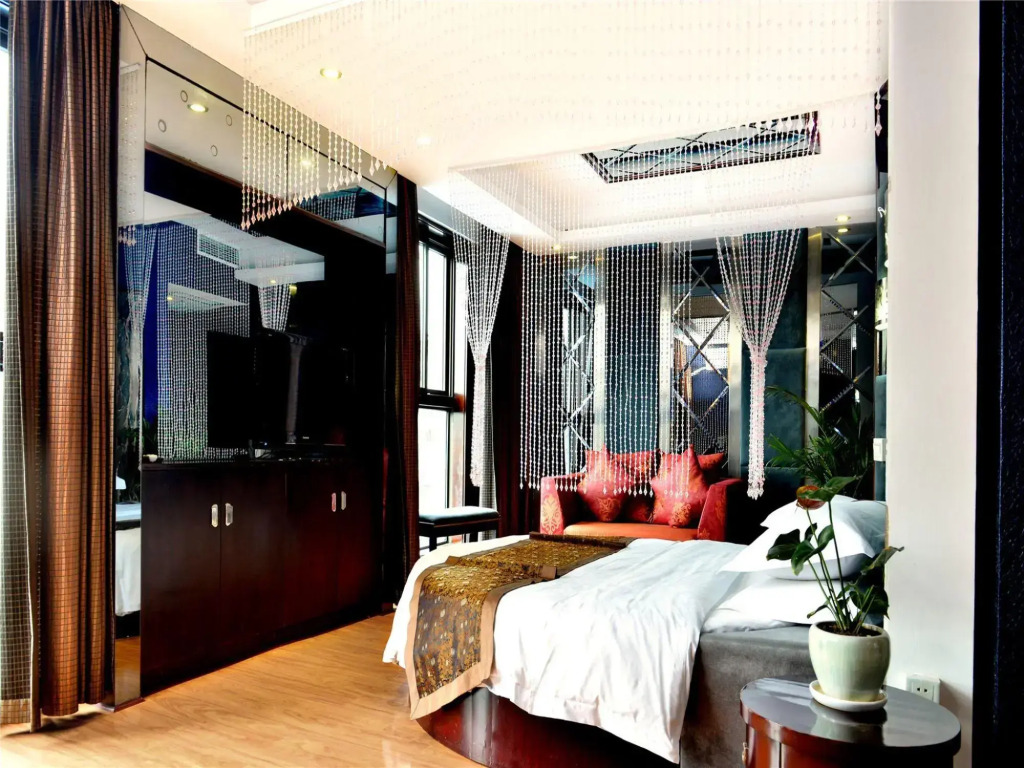 Mianyang Liangyuan Sanguo Culture Hotel