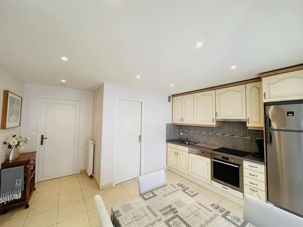 Two Bed Apt in the Center of Cannes - 2229