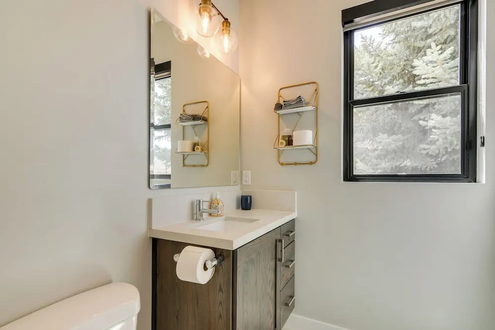 Gateway to Zion! Modern Home in Historic Parowan