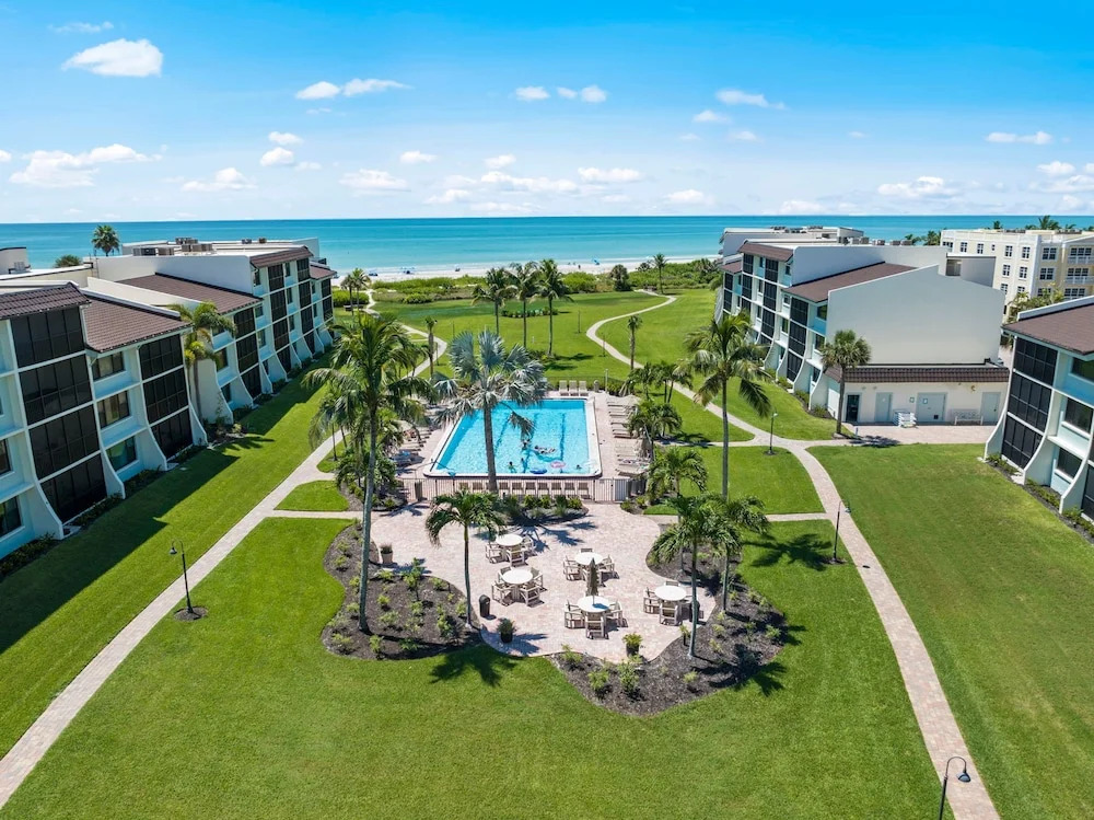 Loggerhead Cay 443 Pet Friendly on the Beach