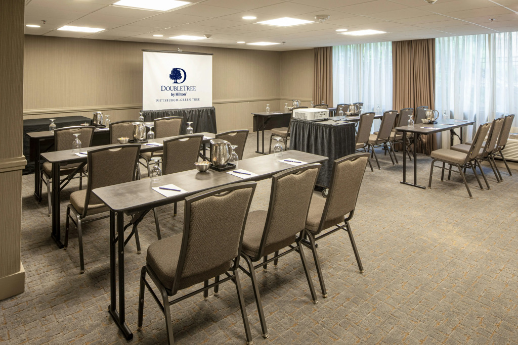 DoubleTree by Hilton Pittsburgh-Green Tree