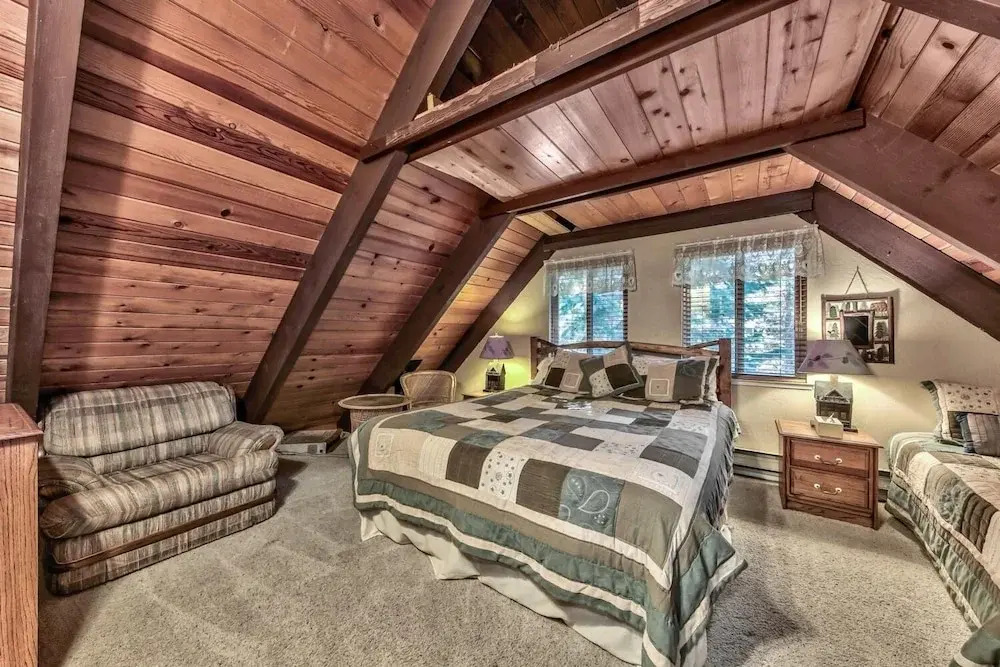 1207s Cabin In The Pines 3 Bedroom Chalet by RedAwning