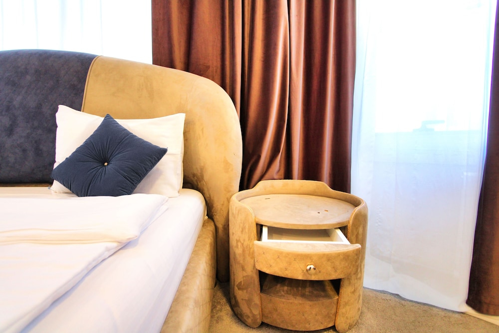 Sunday Palace Hotel