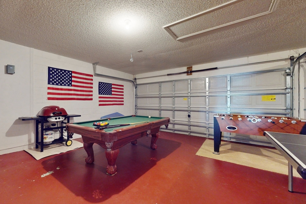 Gated Community Home With Private Pool, Screened Lanai, & W/D - Near Disney/golf