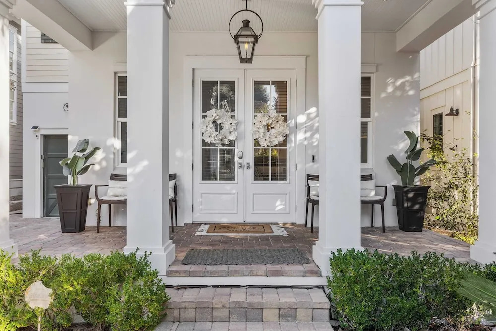 Seagrove Gardens Mins to the Beach, Santa Rosa Retreat w/ A+ Design