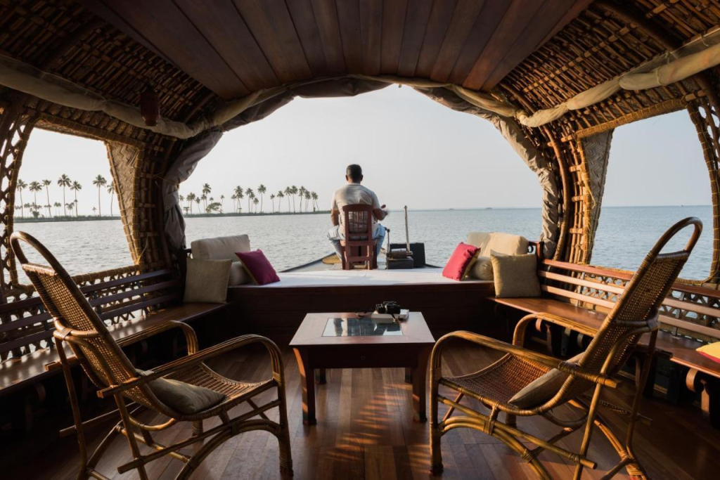 1 BHK Houseboat in Near Pallathurathy Bridge, Alappuzha, by GuestHouser (D087)
