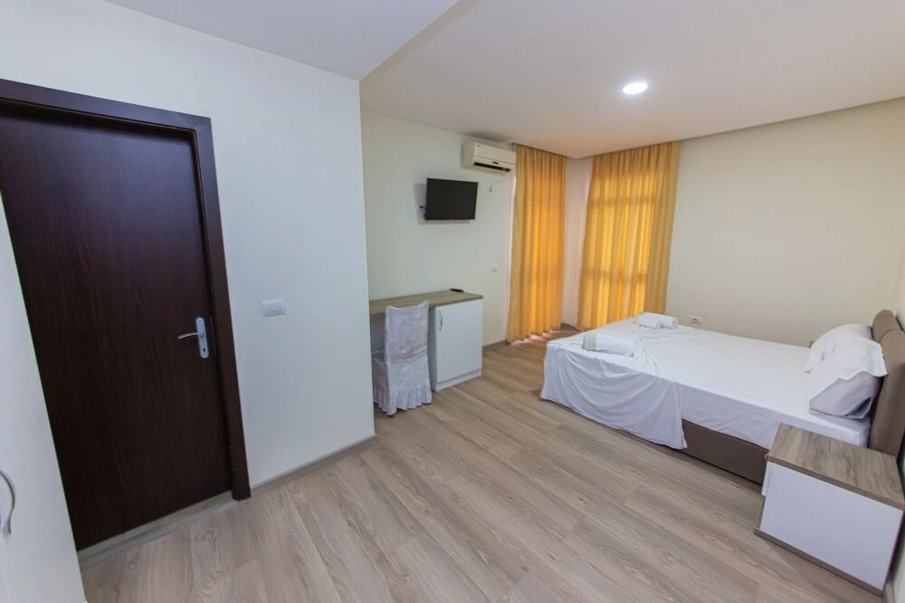 Esal Hotel