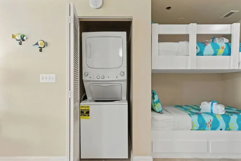 Beautiful 5th Floor Aqua Resort unit with direct Ocean Views, Sleeps 8