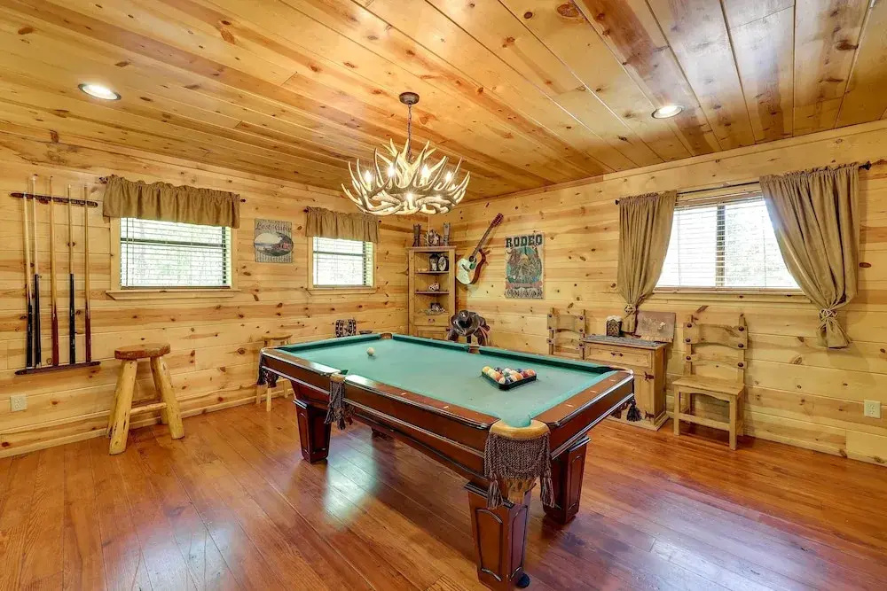 Pet-Friendly Broken Bow Cabin w/ Fire Pit
