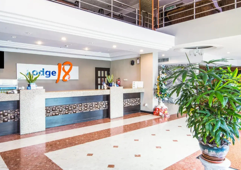Lodge 18 Hotel