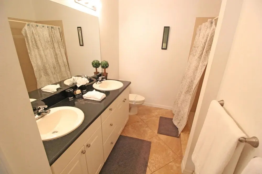 Luxurious 2 Bedroom03 - Close To Wedding Venue Apts by RedAwning