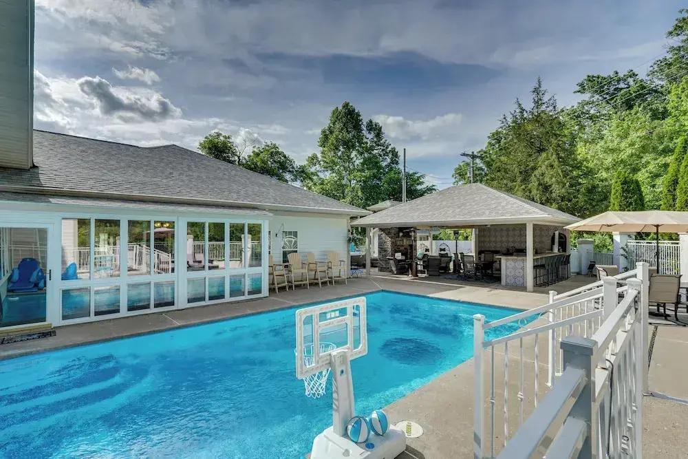 Pool, Hot Tub & Pickleball Court: Lake Ozarks Home