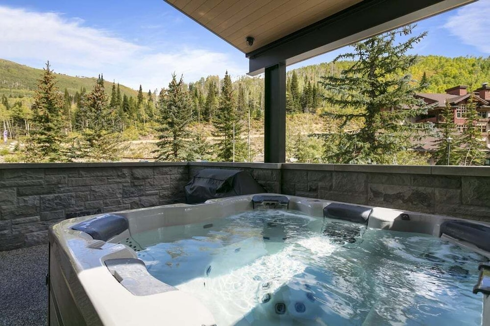 9401 - Silver Aspen - Five Bedroom Luxury Townhome 5 Home