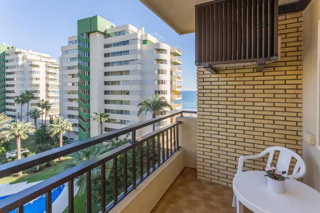 ☆Beachfront 1br Ronda 4 - Ac/Wifi/Pool