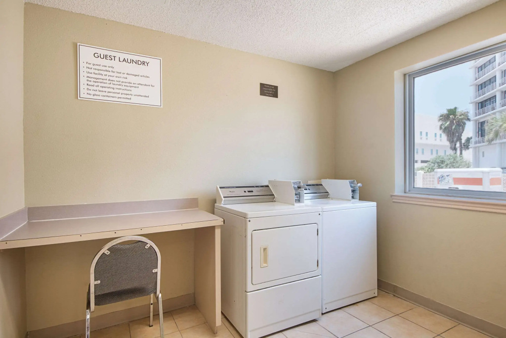 Comfort Suites Beachside