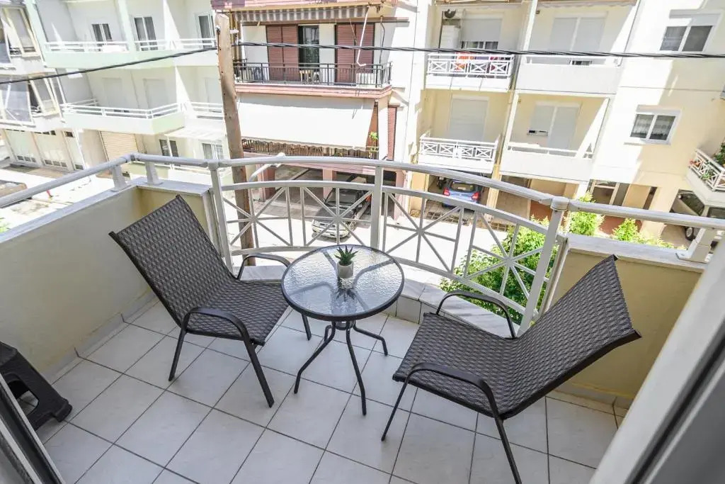 Yellow Fresh Apartment 2