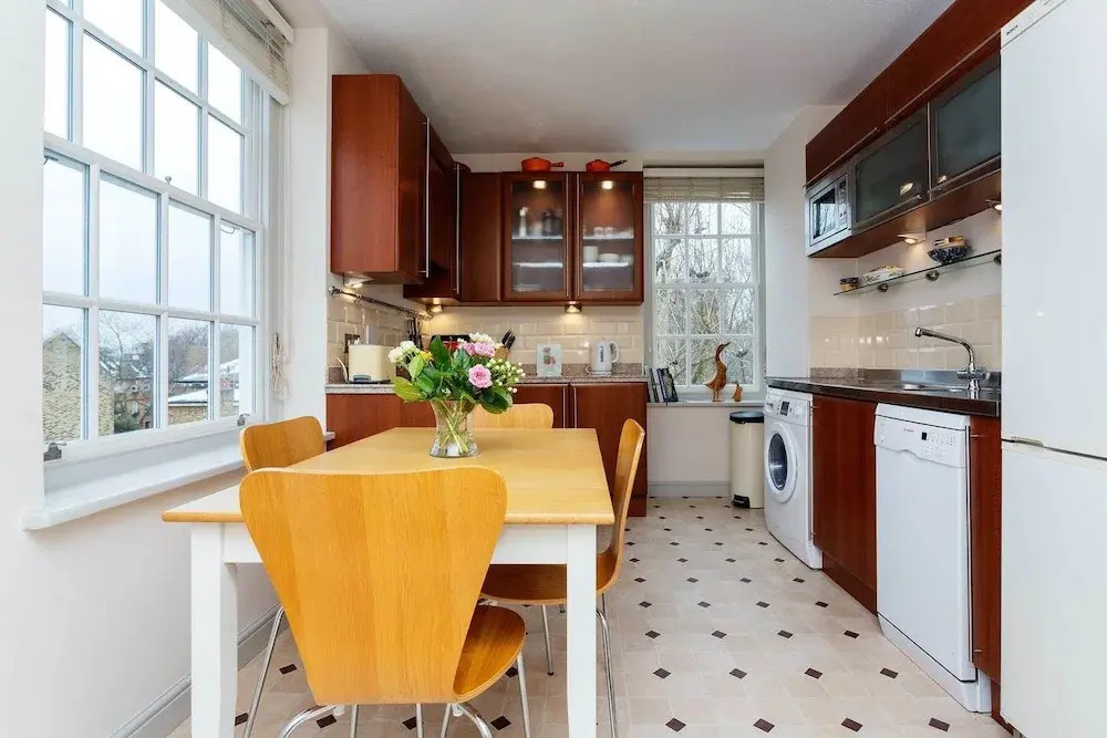 Whitehouse Apartment