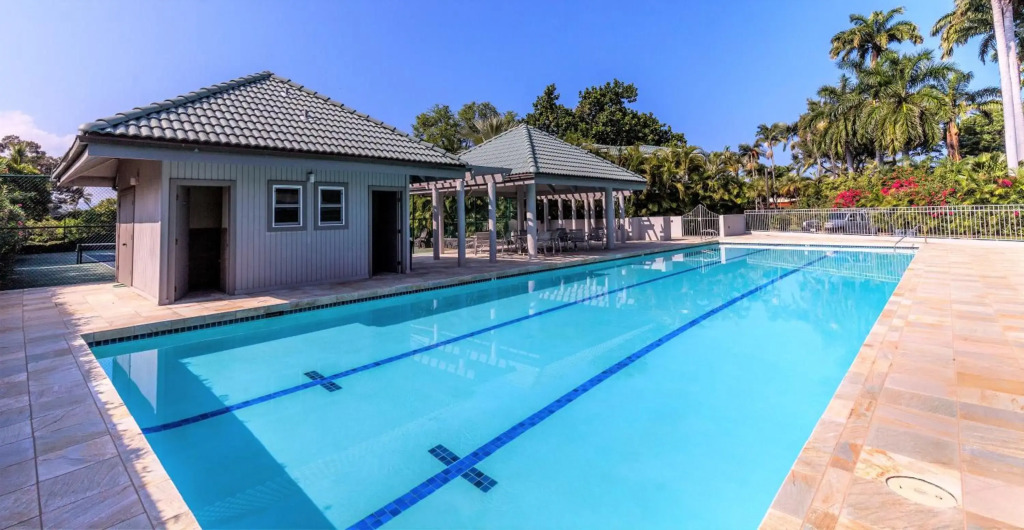 Alii Point Spacious and Private Oceanfont Villa with A/C