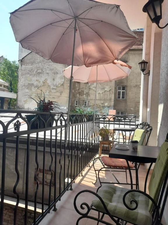 Authentic Belgrade Centre Hostel - Renovated Dec 2022