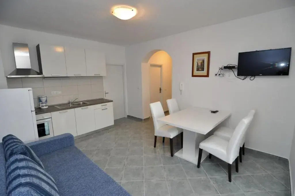 Apartments Marija - Maslenica - first line to the sea