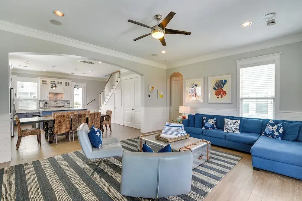 Walk to Ocean! Group Beach House in Galveston
