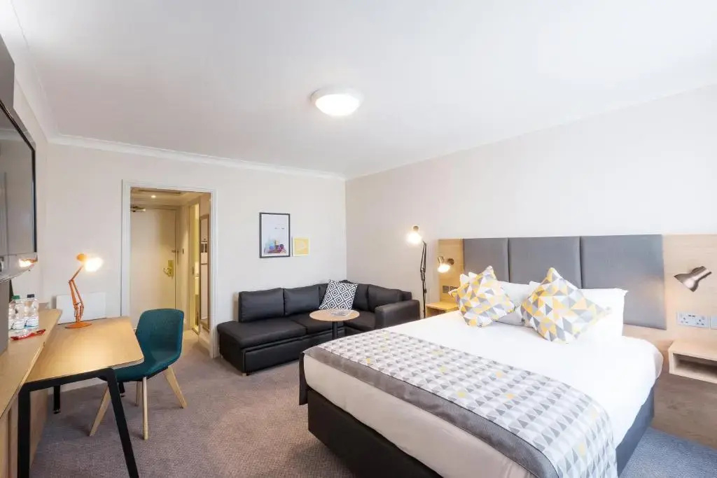 Holiday Inn Farnborough by IHG