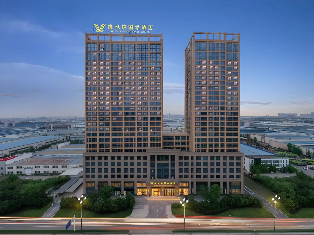 Vienna International Hotel (Chengdu Longquan Automobile City Aviation Academy Branch)
