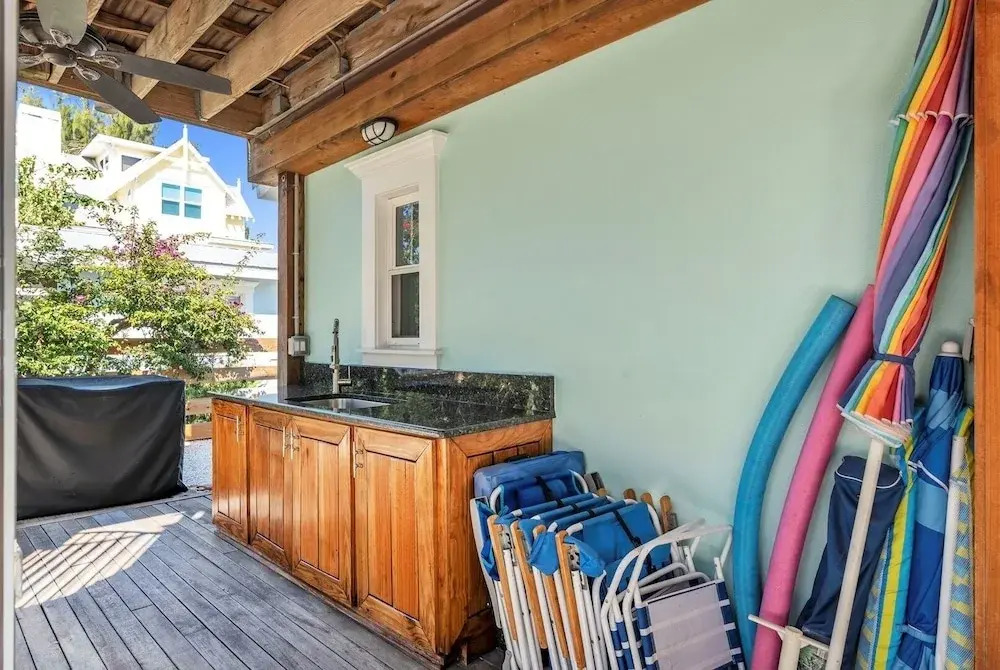 The Lady Fish 3 Bedroom Home by RedAwning