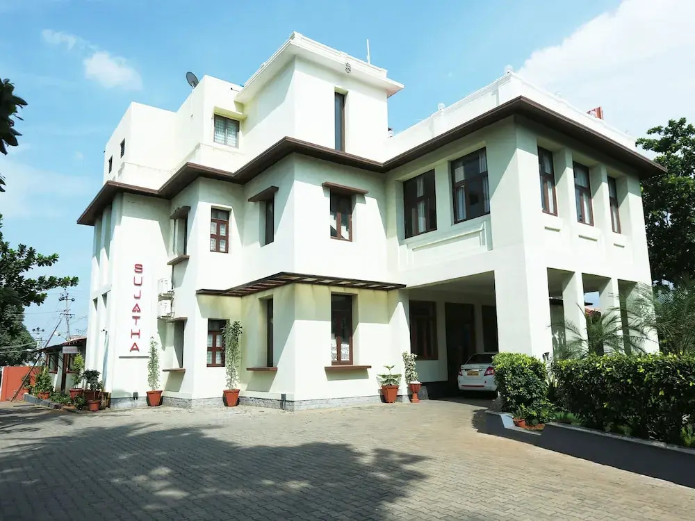OYO 13566 Kumars The White House