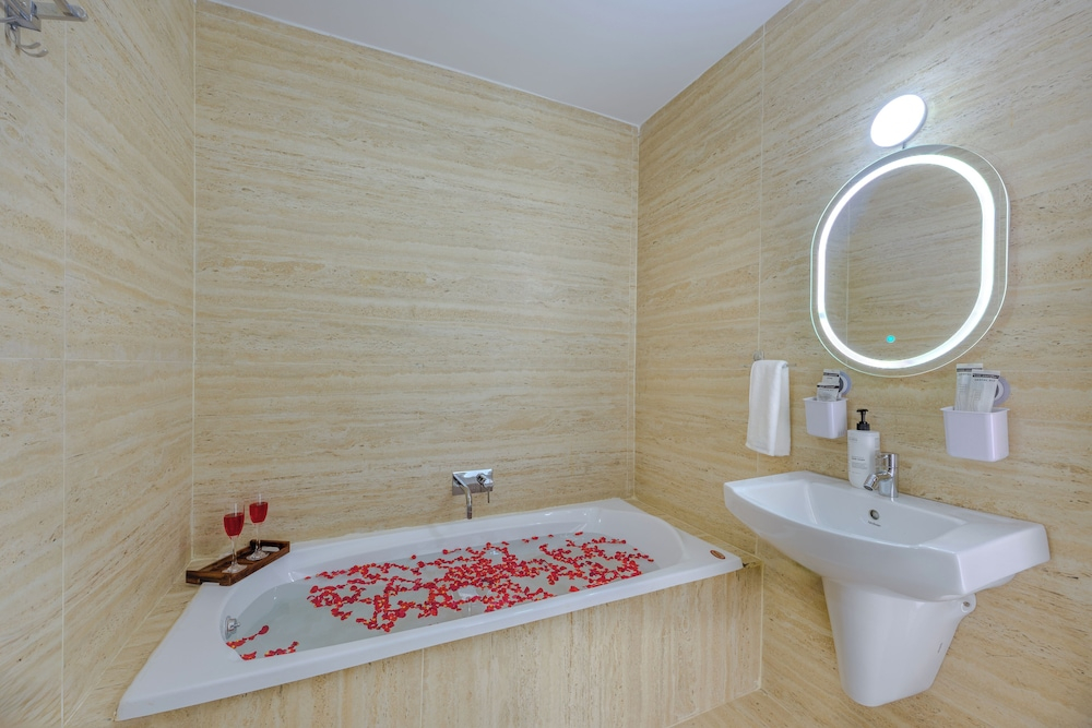 Alaya Stays Midpoint UNO 1 Room Suites