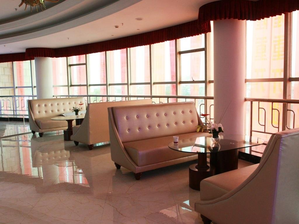 Four Seasons Fashion Hotel (Yongkang South Railway Station Xijinqiao Pedestrian Street)