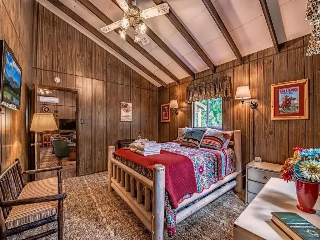 Innjoy, 2 Bedrooms, Pet Friendly, WiFi, Wood Fireplace, Sleeps 4