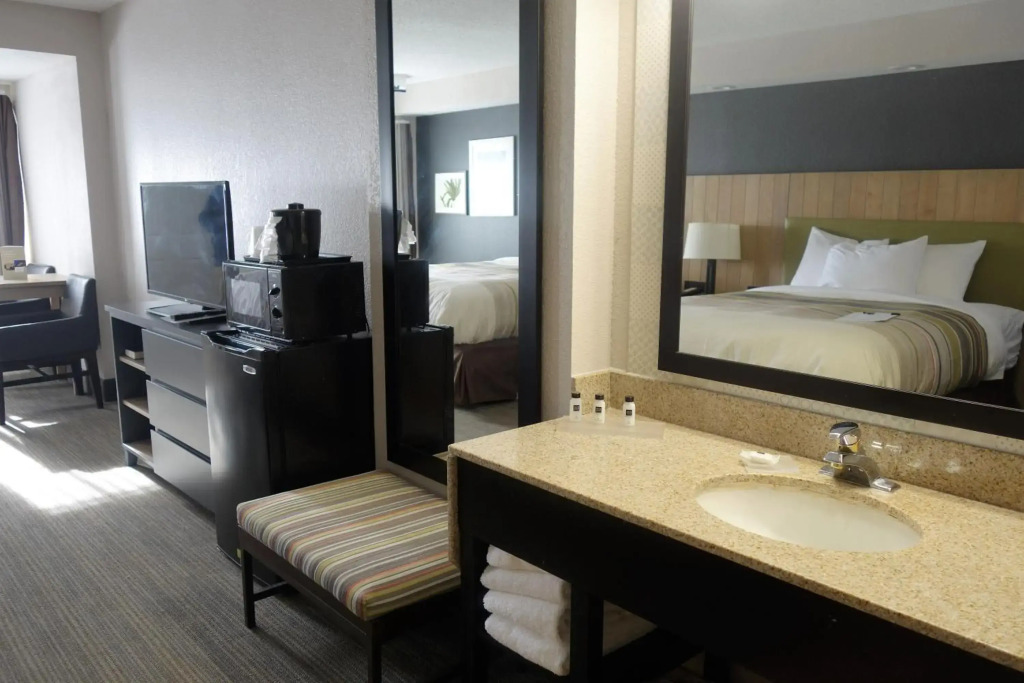 Country Inn & Suites by Radisson, Pigeon Forge South, TN