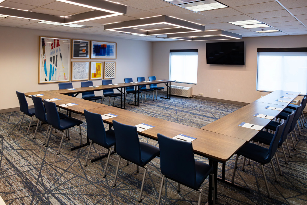 Holiday Inn Express Hotel & Suites Wichita Airport by IHG