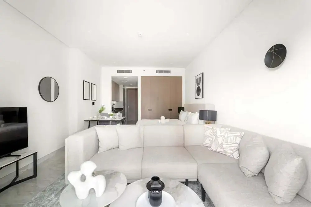 Luxury Living in Peninsula Five With Skyline View and Amazing Pool