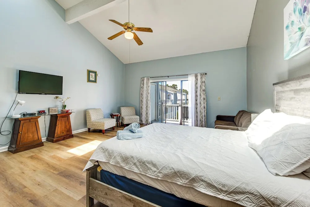 4 Mi to Cherry Grove Beach: Studio w/ Pool!