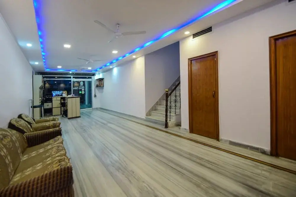 OYO 18671 Ashirwad Palace Hotel