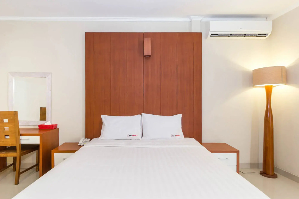 RedDoorz Plus Near Sanur Beach 2