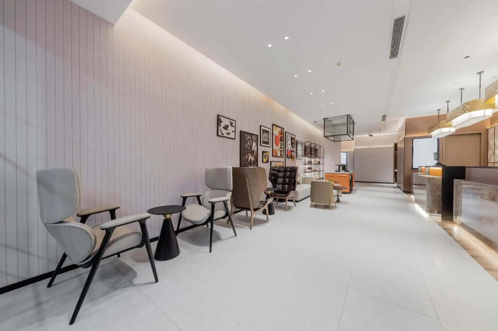 Home Inn Plus Shanghai Caoyang Meiling North Road Metro Station