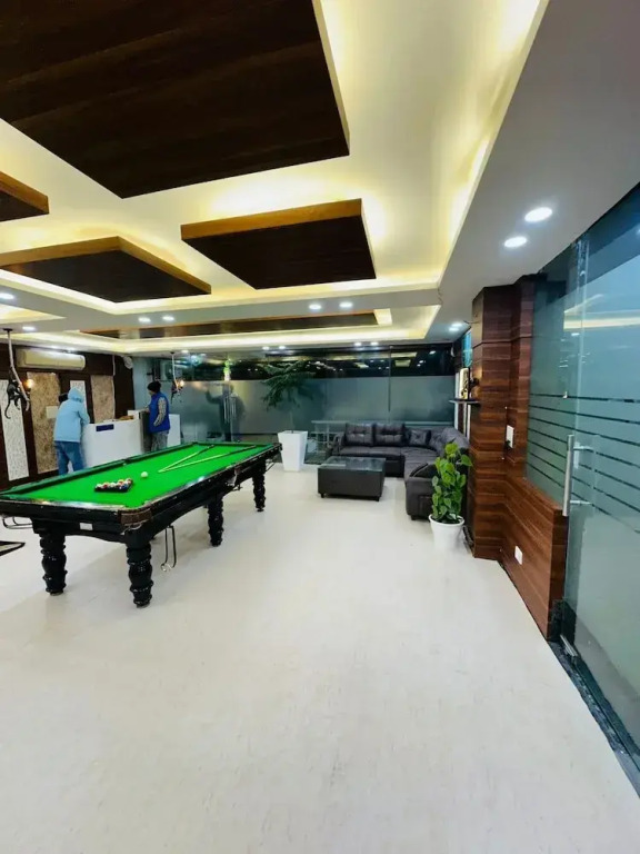 V Rooms