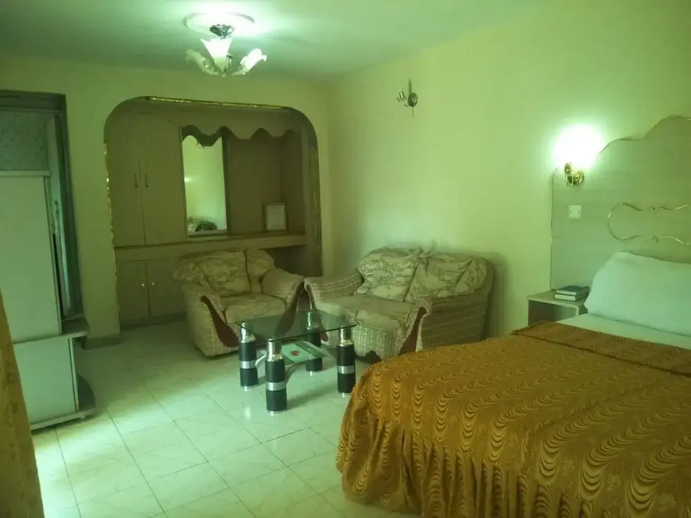 Owoods Annex Hotel