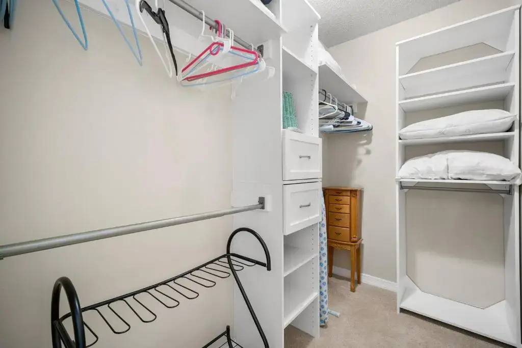 Seashell 19, 2 Bedrooms, Pool Access, WiFi, Sleeps 6, Walk to Beach